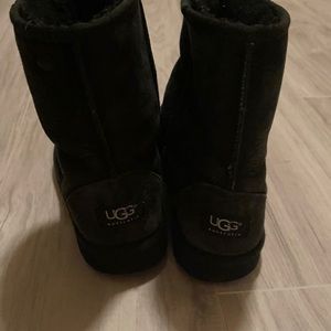 Kids black Ugg’s size 4 used
